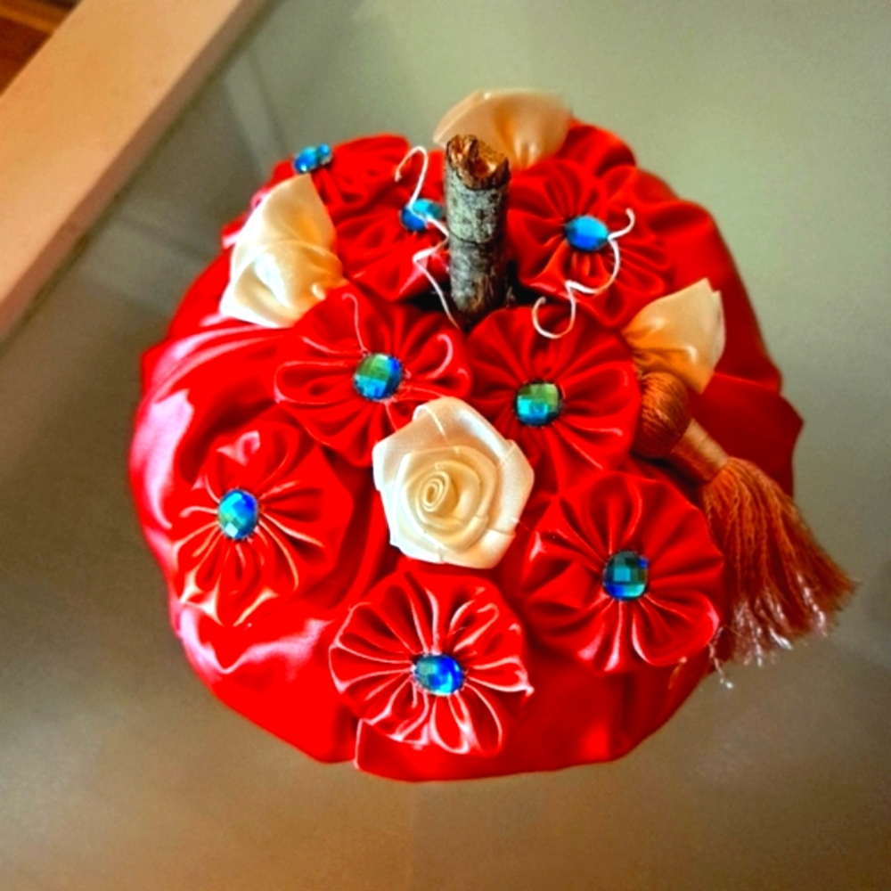 Pretty decorative pumpkin for the holidays 19" around